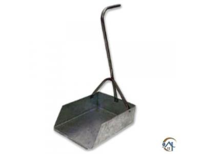 Металлический совок для уборки мусора с ручкой